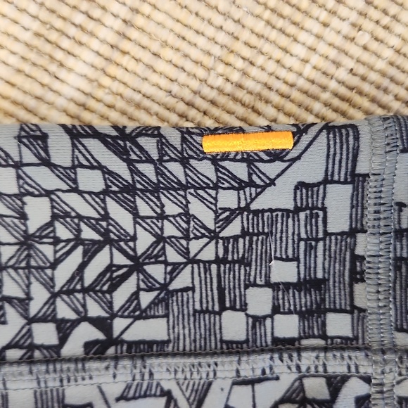 Lucy Black Geometric Print Leggings XL - Picture 5 of 13